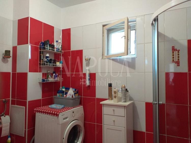 Casă individuală cu 8 camere cu Canalizare în Someșeni