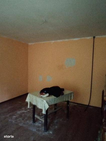 Casă cu 3 camere în Valea Roșie