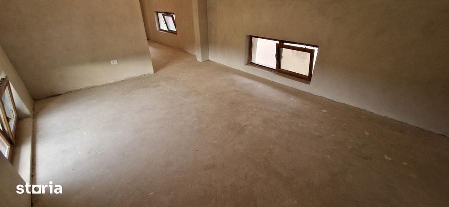 Casă cu 6 camere cu Teren 2601 Mp în Central
