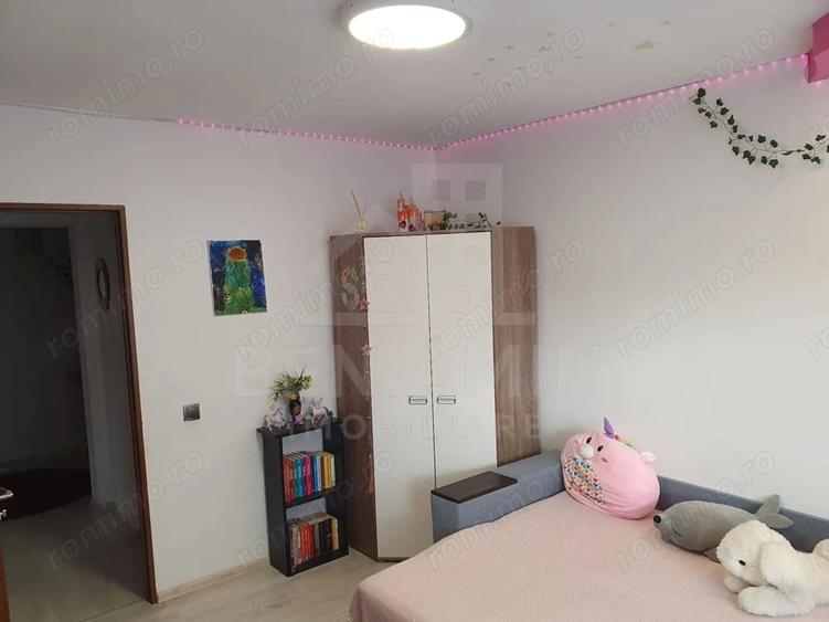 Apartament cu 4 camere decomandat în Noua