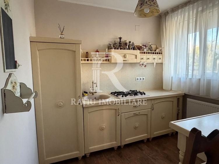 Apartament cu 2 camere decomandat, mobilat în Central