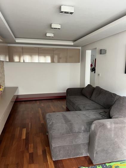 Apartament cu 4 camere decomandat în Central