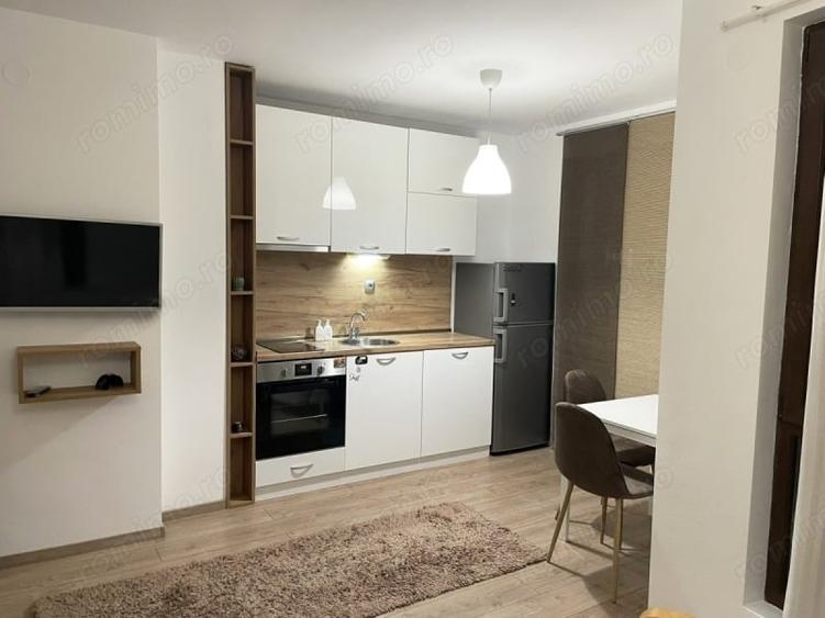 Apartament cu 3 camere decomandat în Berceni
