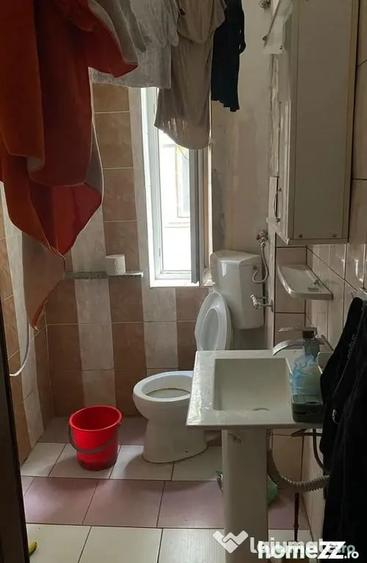 Apartament cu 3 camere semidecomandat în Basarab