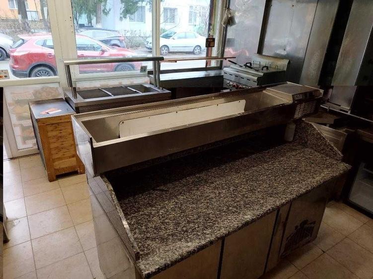 Inchiriez spatiu, Complex Podu` de Piatra, 28 mp. Orice activitate . - 2