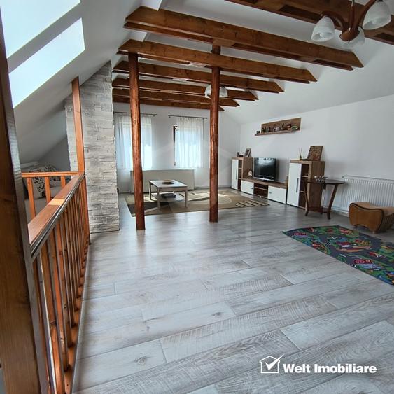 Casă individuală cu 6 camere cu Canalizare în Între Lacuri