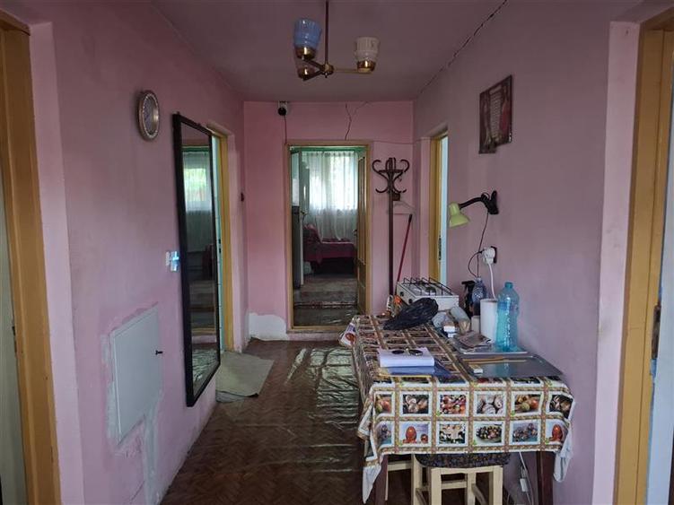 Casă individuală cu 3 camere cu Canalizare în Central