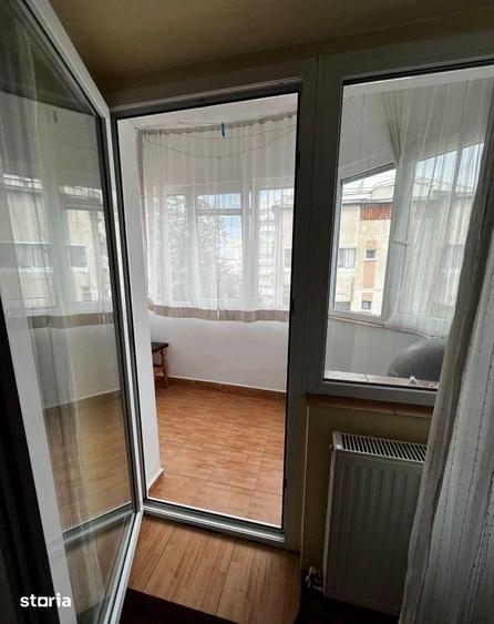 Apartament cu 3 camere decomandat, mobilat în Nicolina