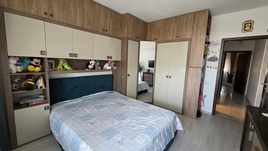 Apartament cu 3 camere semidecomandat în Central