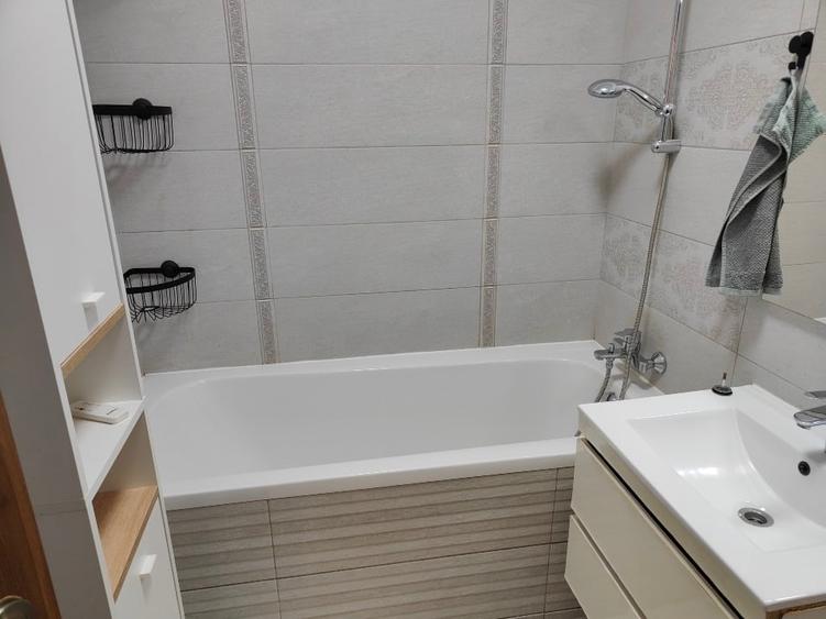 Apartament cu 2 camere semidecomandat, mobilat în Lazaret