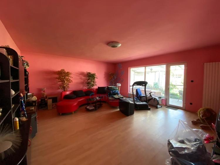 Casă individuală cu 5 camere cu Teren 928 Mp în Decebal