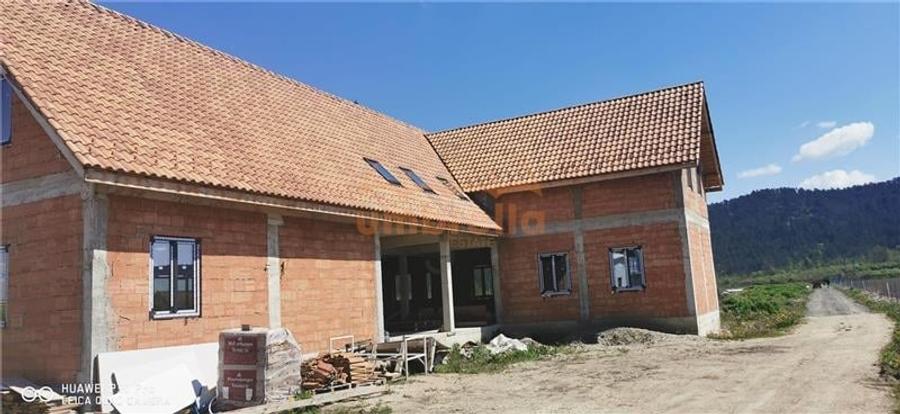 Casă individuală cu 19 camere cu Canalizare în Iclod