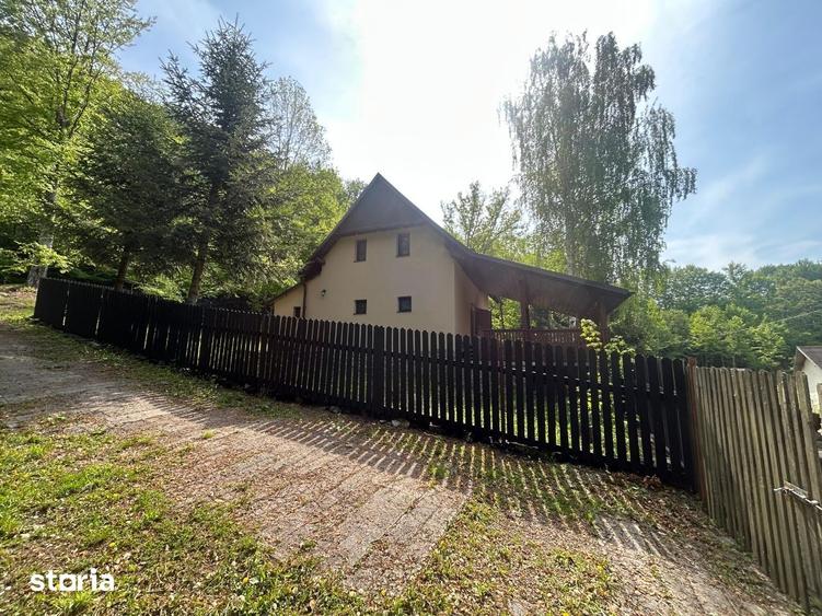 Casă cu 3 camere cu Teren 543 Mp în Răstolița