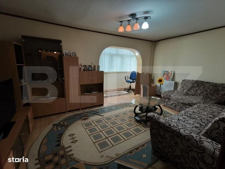 Apartament cu 3 camere decomandat în Rovine