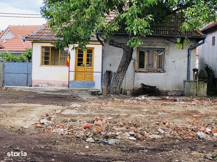 Casă cu 4 camere în Rontău