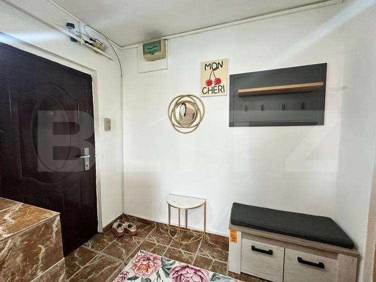 Apartament cu 2 camere semidecomandat, mobilat în Craiovița Nouă