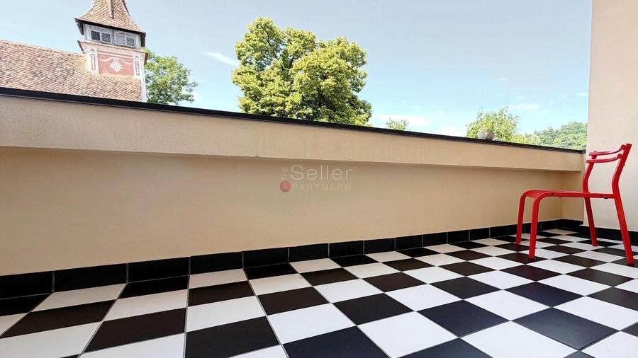 Apartament cu 3 camere semidecomandat, mobilat în Central