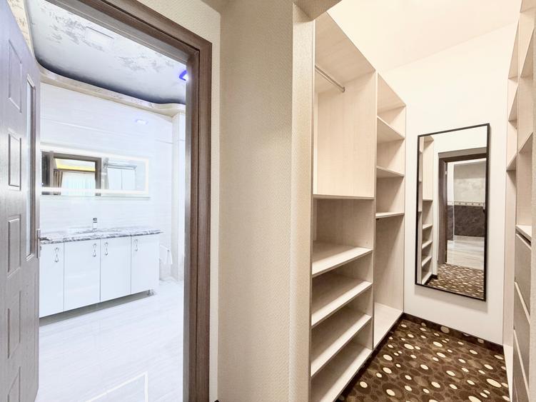 Apartament cu 4 camere în Tractorul