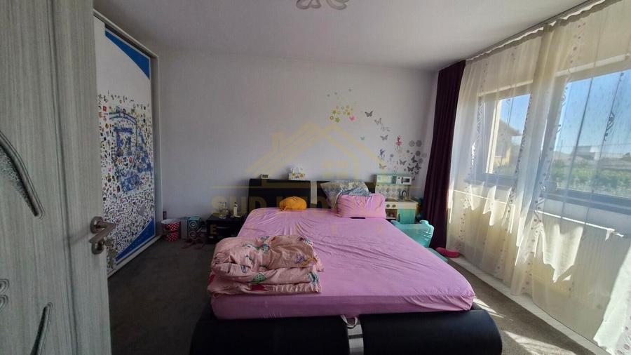 Casă individuală cu 6 camere cu Canalizare în Central
