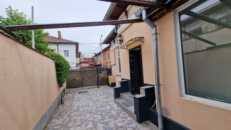 Casă cu 3 camere cu Teren 50 Mp în Central