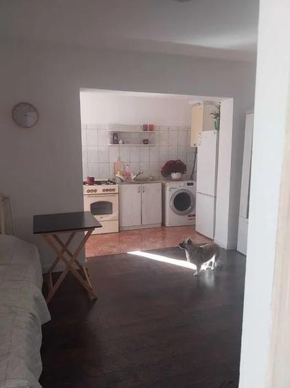 Apartament cu 2 camere semidecomandat, mobilat în Podul de Fier