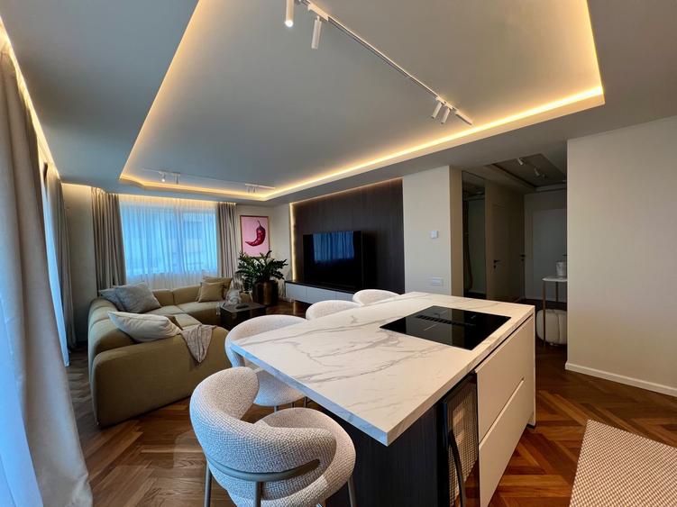 Apartament cu 3 camere semidecomandat, mobilat în Gruia