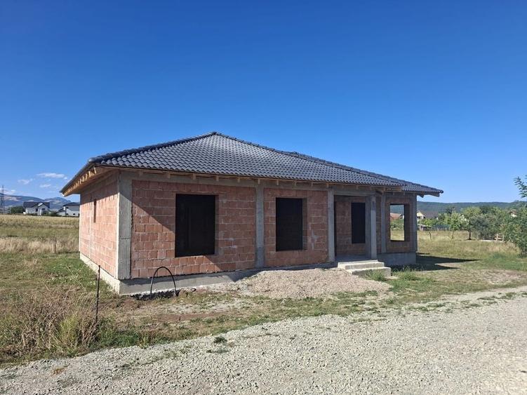 Casă cu 4 camere în Micești