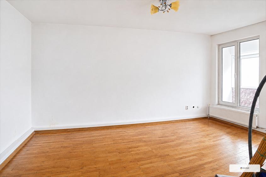 Apartament cu 4 camere decomandat în Central