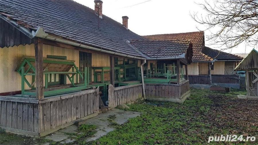 Casă cu 8 camere cu Teren 3008 Mp în Rișculița