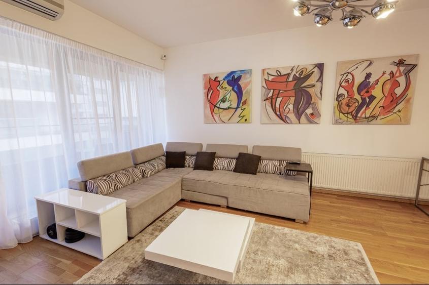 Apartament cu 3 camere, mobilat în Central