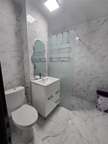 Apartament cu 3 camere decomandat, mobilat în Central
