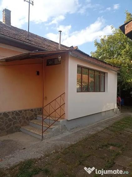 Casă cu 2 camere cu Teren 625 Mp în Central