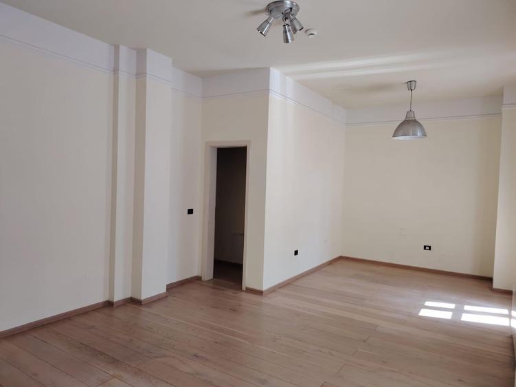 Apartament cu 3 camere decomandat în P-ța Maria