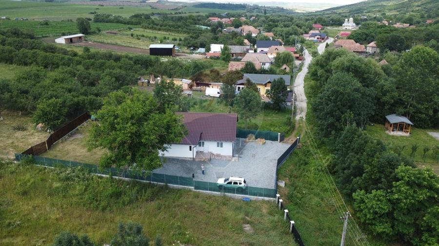 Casă individuală cu 6 camere cu Teren 2800 Mp în Livada (Petreștii de Jos)