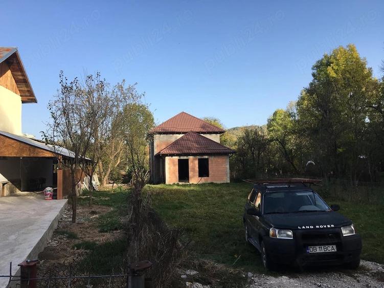 Casă cu Teren 1000 Mp în Runcu