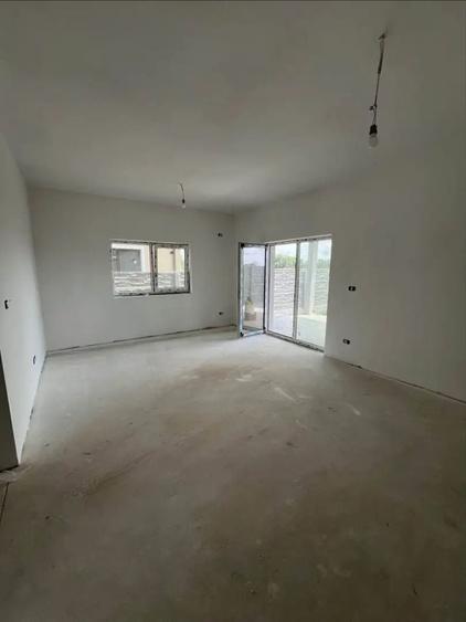 Duplex cu 5 camere cu Canalizare în Giroc