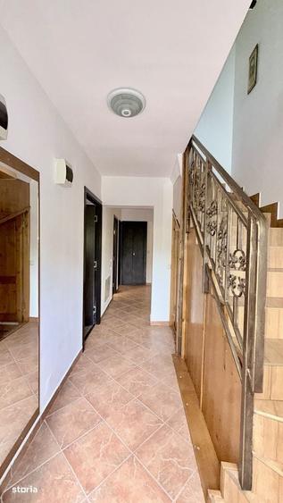 Casă cu 4 camere cu Teren 319 Mp în Vlădești