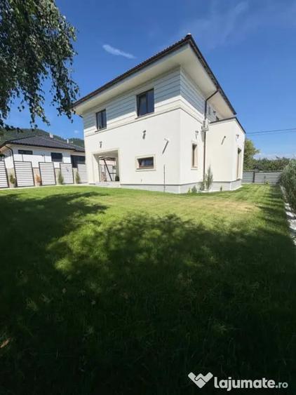 Casă cu 4 camere cu Teren 455 Mp în Central