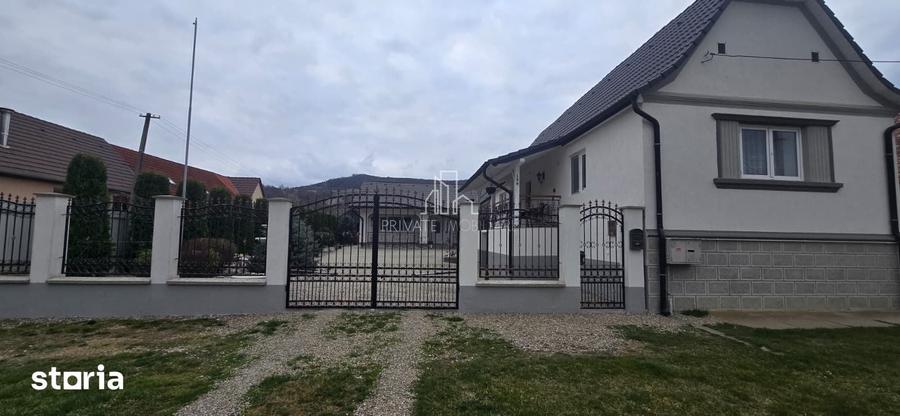Casă cu 4 camere cu Teren 1734 Mp în Vânători