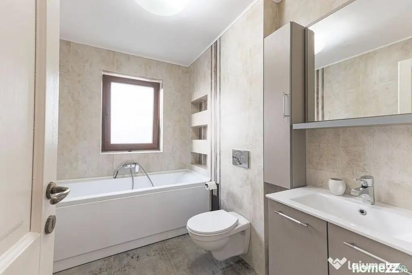 Casă cu 5 camere cu Teren 580 Mp în Subcetate
