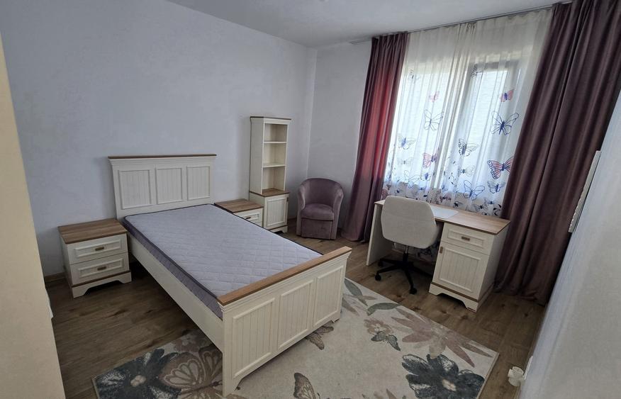 Apartament cu 4 camere decomandat, mobilat în Otopeni