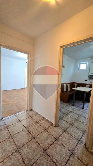 Apartament cu 3 camere semidecomandat în Nord