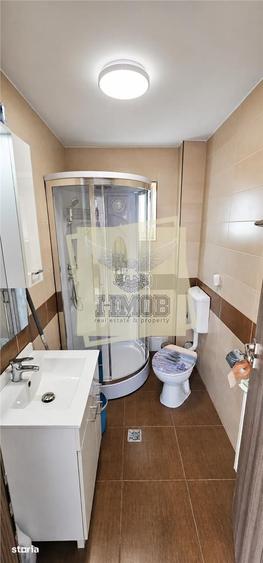 Casă cu 6 camere cu Teren 281 Mp în Tineretului