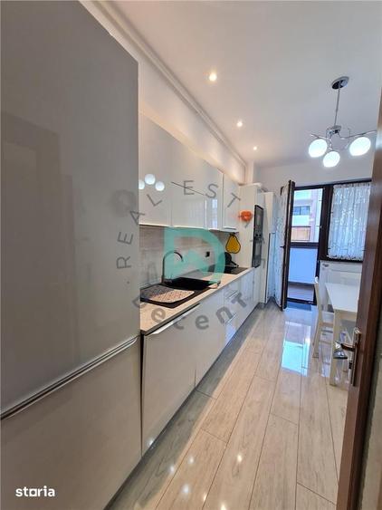 Apartament cu 2 camere decomandat în Tractorul
