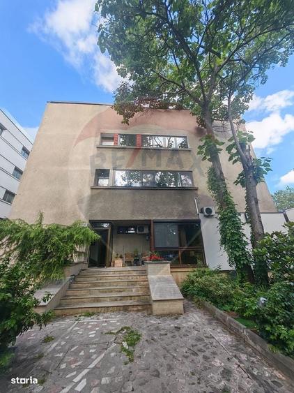 Apartament cu 3 camere semidecomandat în Aviatorilor