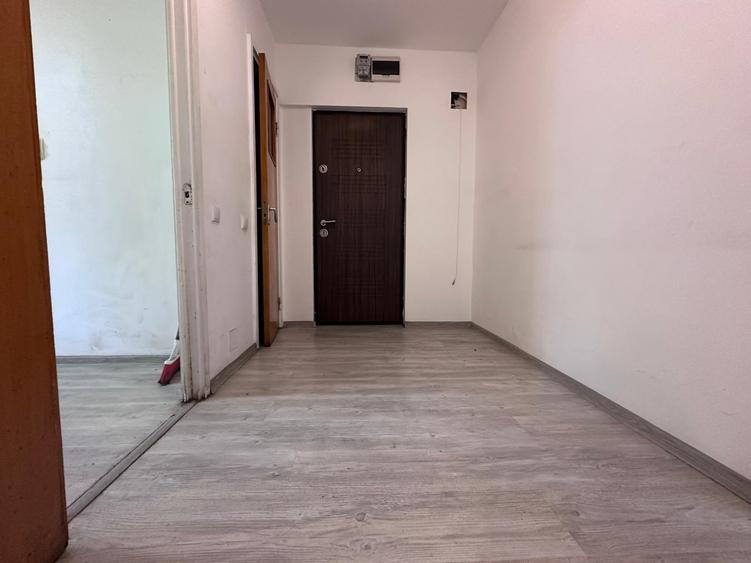 Apartament cu 3 camere decomandat în Drumul Taberei