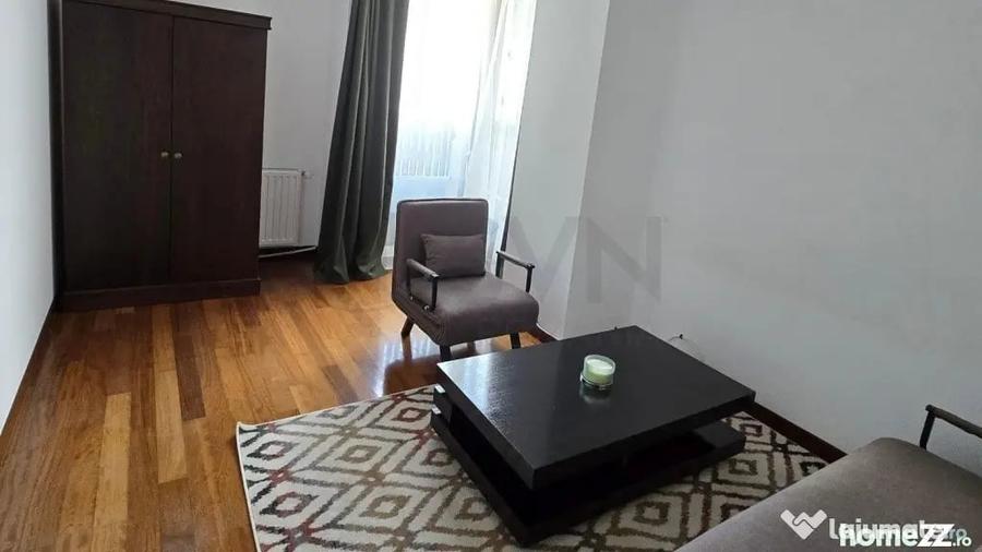Apartament cu 5 camere decomandat în Herăstrău