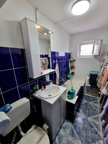 Apartament cu 3 camere semidecomandat, mobilat în Casa de Cultură