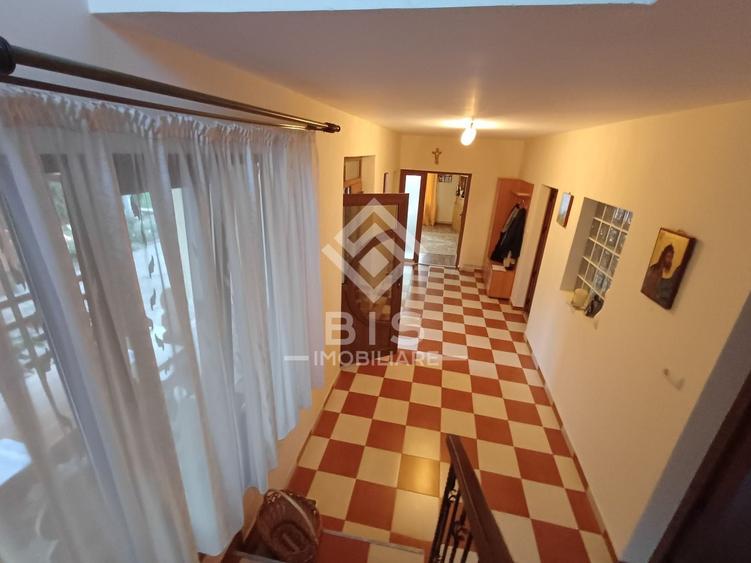 Casă individuală cu 5 camere cu Canalizare în Caila