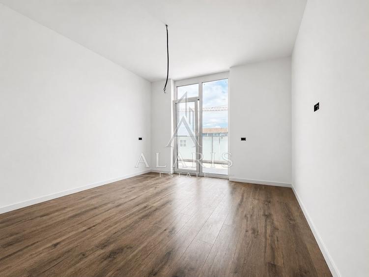 Apartament cu 3 camere semidecomandat în Torontalului